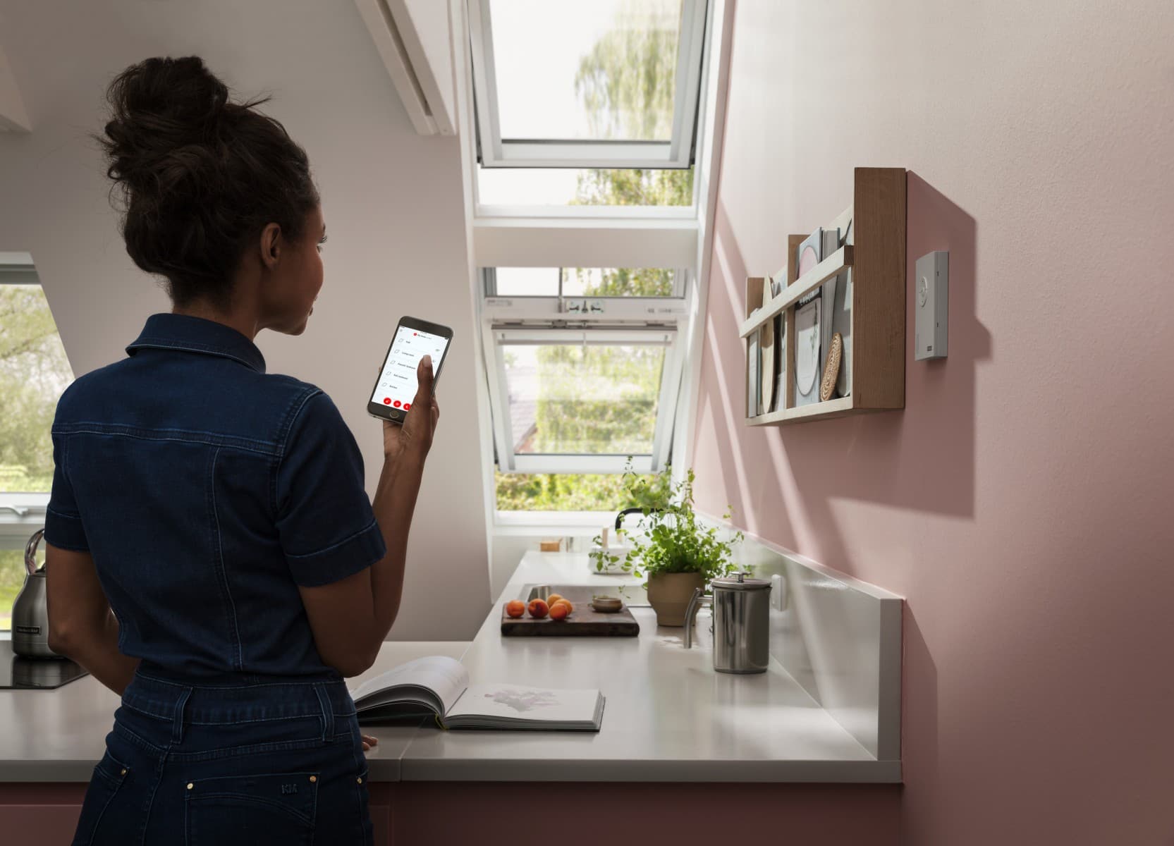 Smarte løsninger app iphone andoid talestyring dagslys Neumann Velux