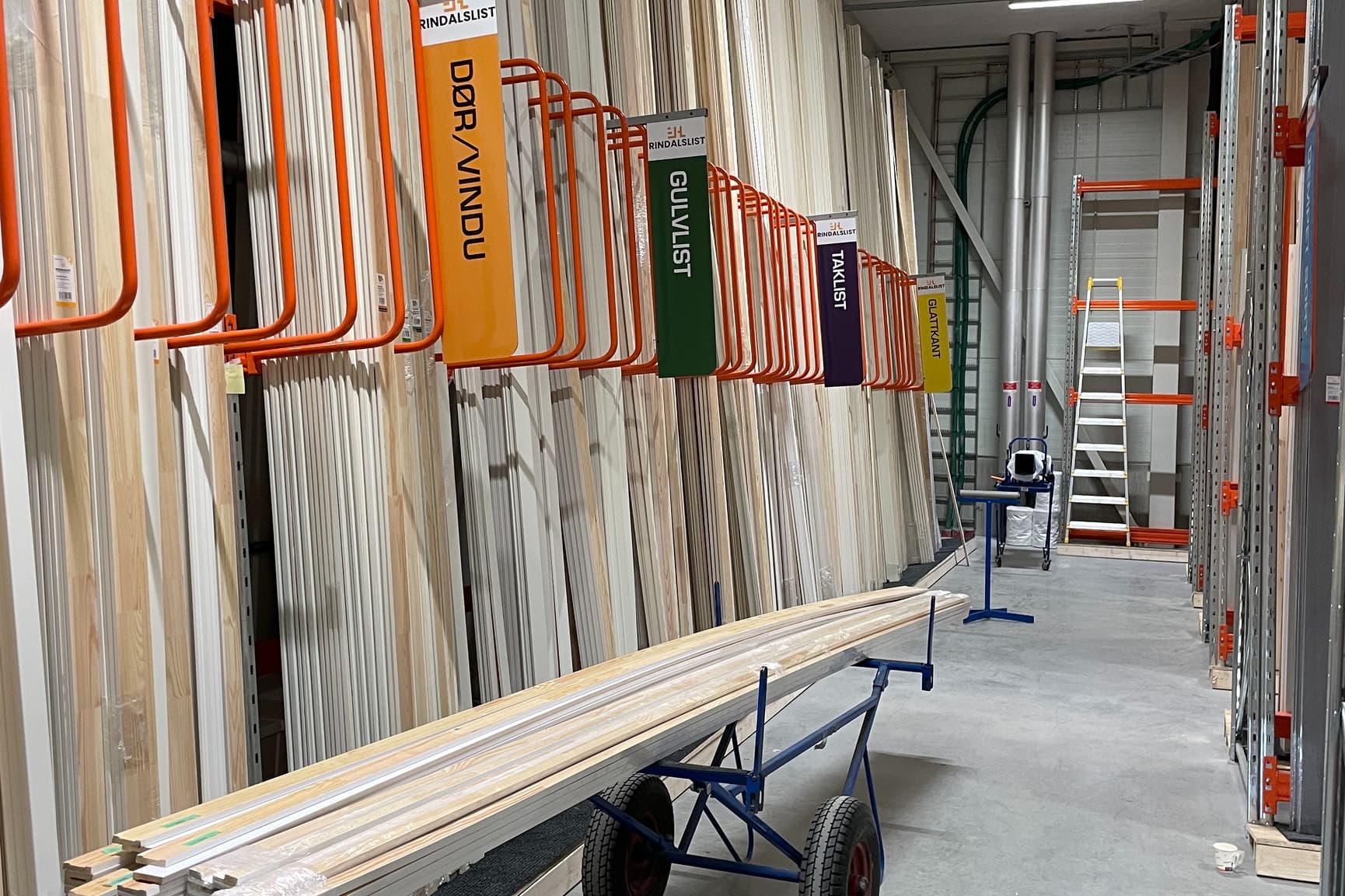 Temperert listverksrom lager utvalg listverk tralle